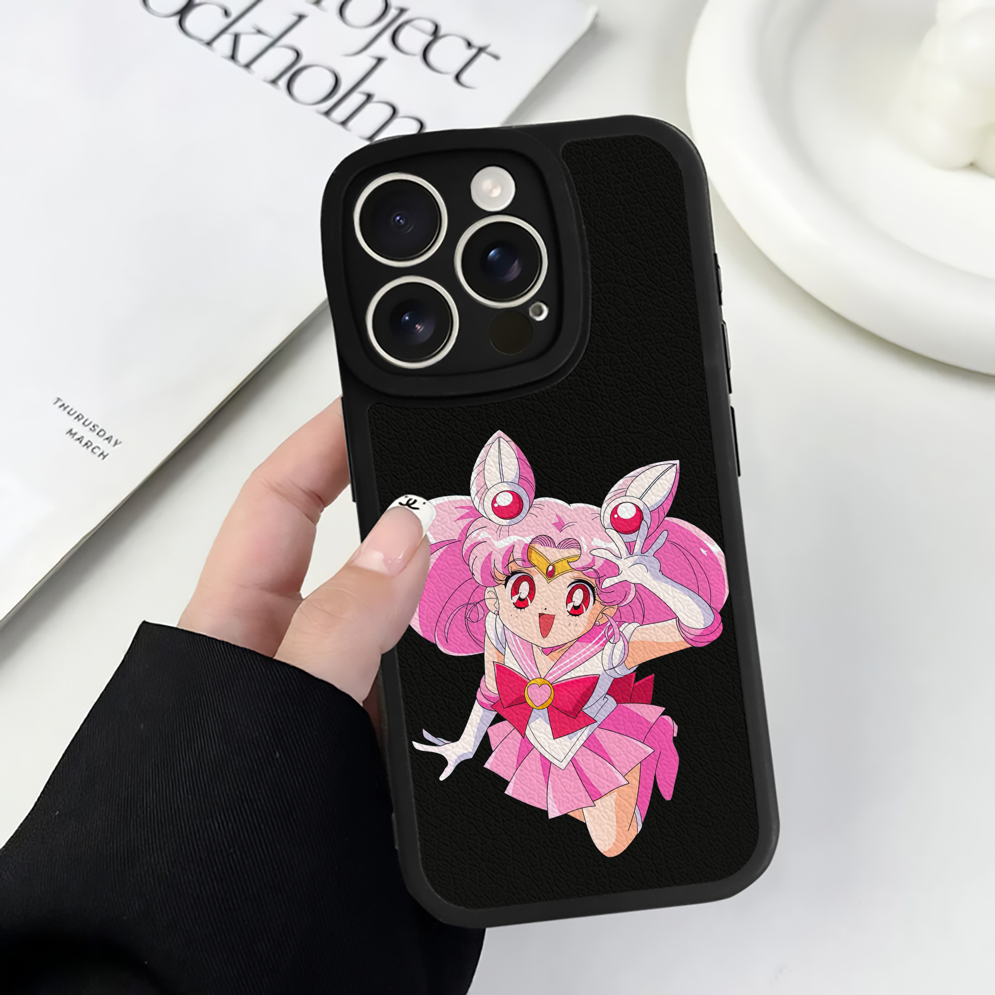 （画像用） 美少女戦士セーラームーン ちびうさ Sailor Moon Chibiusa Tsukino Usagi Small Lady Serenity 【iPhone 16シリーズ対応】シリコンスマホケース（レザー調） 材質：シリコン